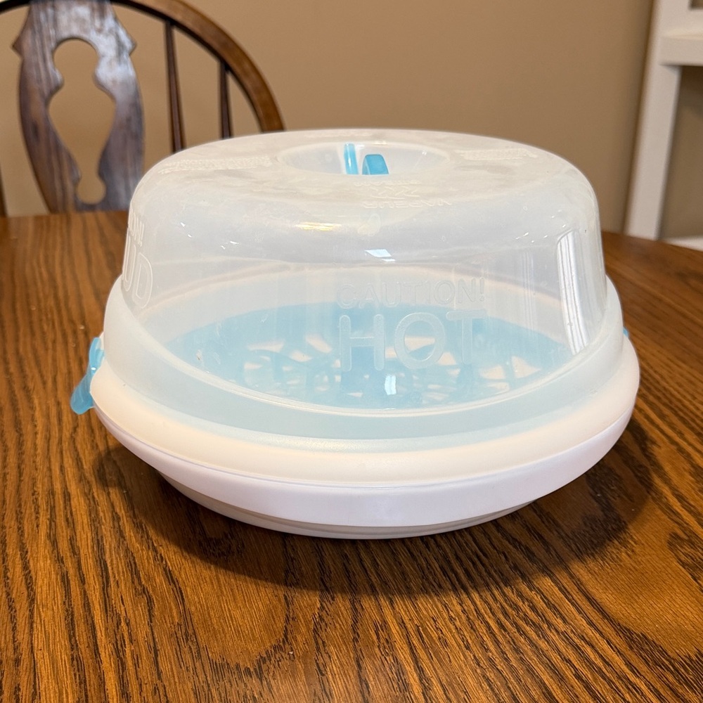 Munchkin White and Blue Microwave Bottle Sterilizer
